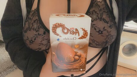 Wigglesfree nacktheit pornographische fotos