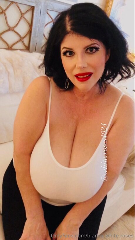 Bianca White Roses porno nackt bild