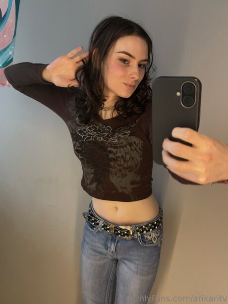 Arikaritv nackt sexy foto