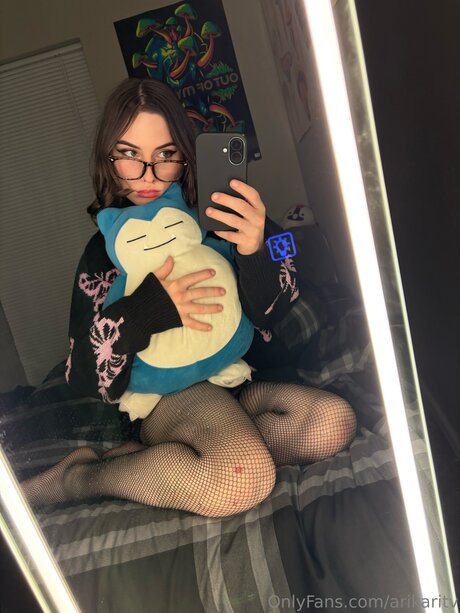 Arikaritv model sexy foto