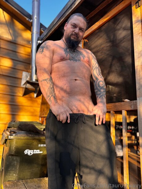 Taurusheavy nacktheit hd fotos