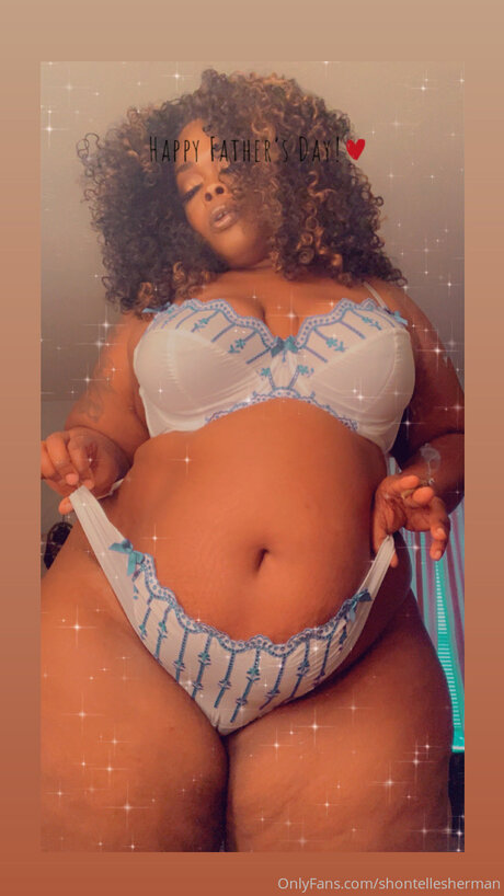 Shontellesherman model nackte archiv