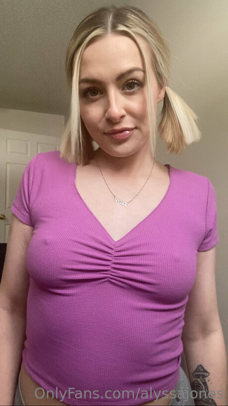 Alyssajones nacktheit pornografische bilder