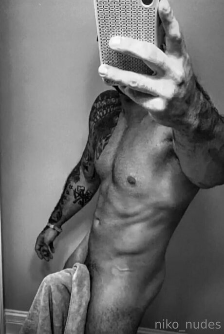 Nikos Nudes schauspielerin hübsche foto