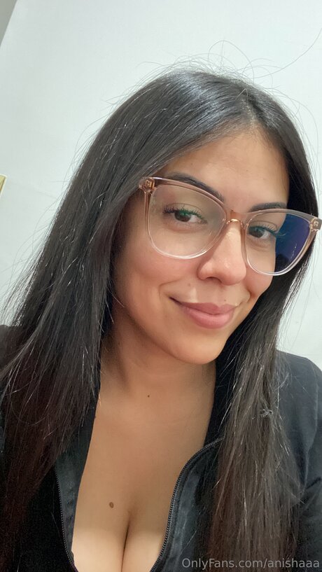 Anishaaa freie exklusive bild