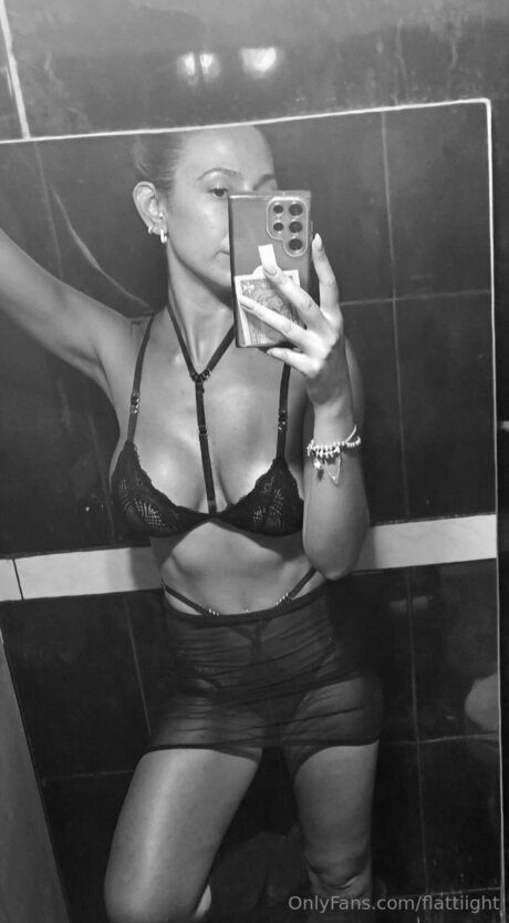 Flattiight perfekte erotische galerie