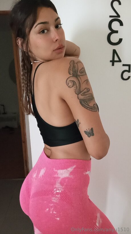 ebenholz-teen-onlyfans nackt sexy bilder