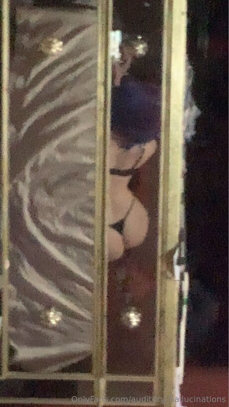 Auditory Hallucinations model kostenlose foto