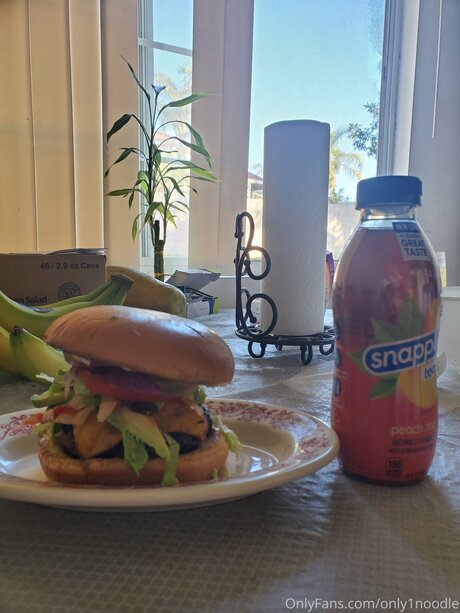 blonde muskel-onlyfans nackten bild