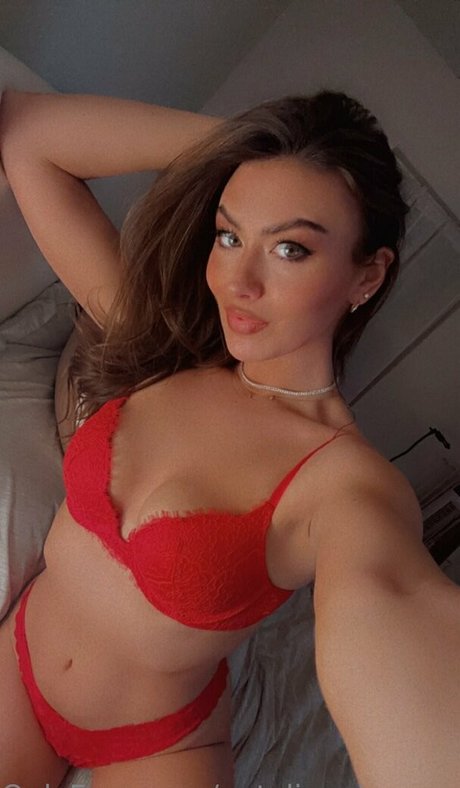 latina-dienstmädchen onlyfans schöne kostenlose foto