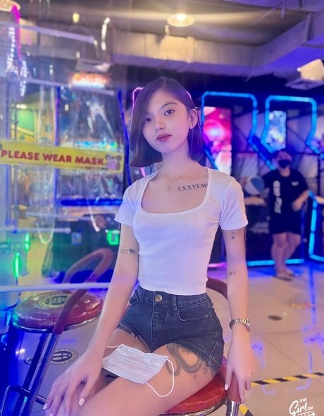 Bhel Esguerra model top bilder