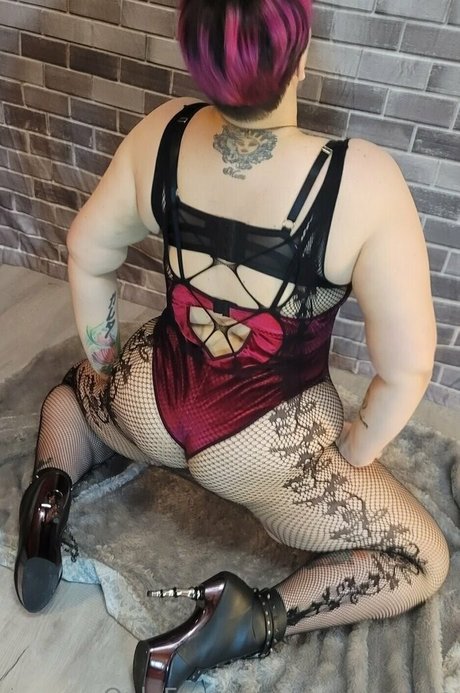 livewirepole model nackte archiv