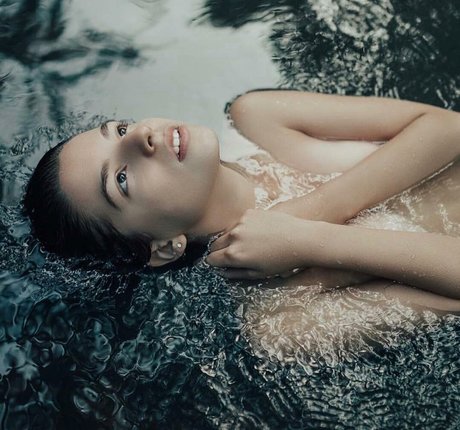 Karina Martins nackt kunst fotos