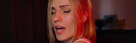 Sirius Eyes ASMR model hd fotos