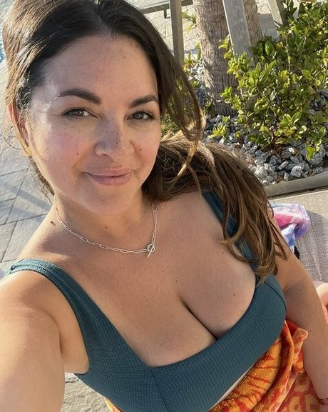 Bella Paz erwachsene hübsche fotos