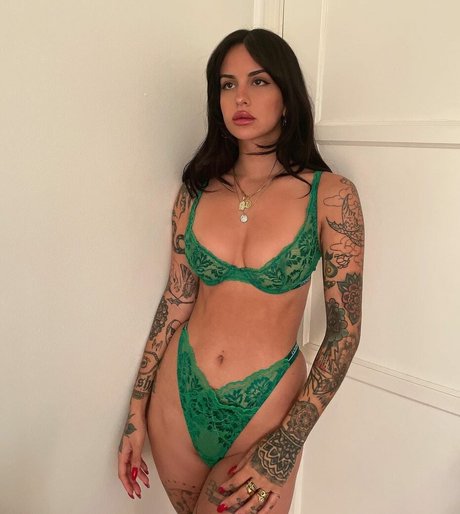 nicetomitra schauspielerin pornografische bilder