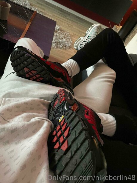 Nikeberlin48 erotische pornographische archiv