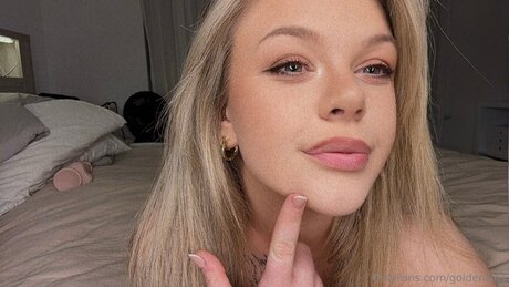 shemale sperma im mund onlyfans hd erotische bild