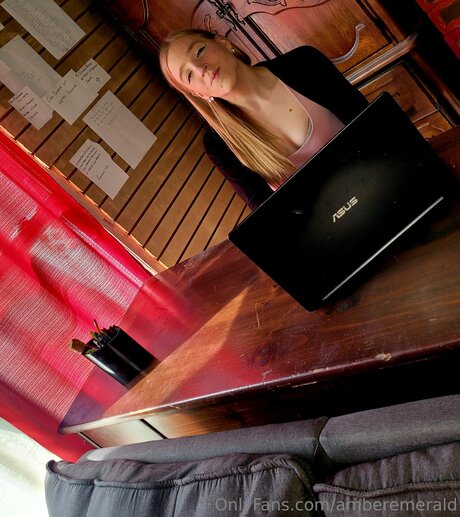 schlampe teen onlyfans schöne perfekte archiv