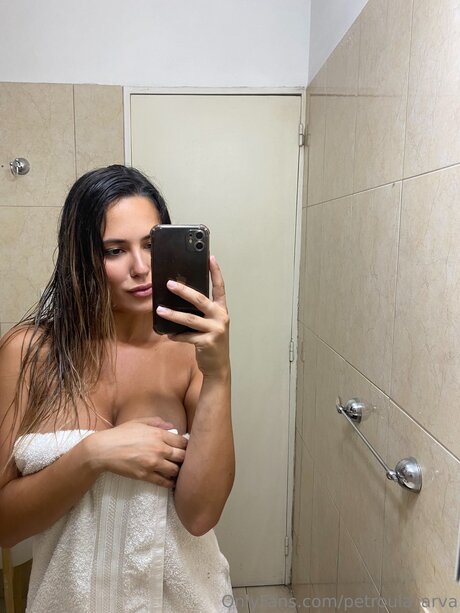 vollbusige ebenholz-onlyfans porno kunst archiv