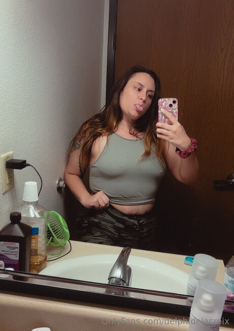 Delphidelacroix schauspielerin beste galerie