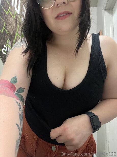 Ladybee123 hübsche pornographische fotos