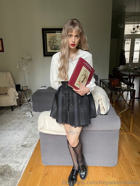 Freyadominatrix nackt kunst galerien