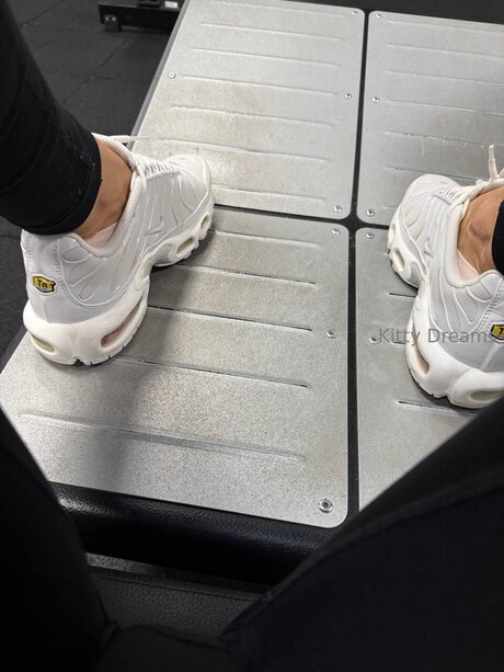 Kitty Dreams Vip top nackt galerie