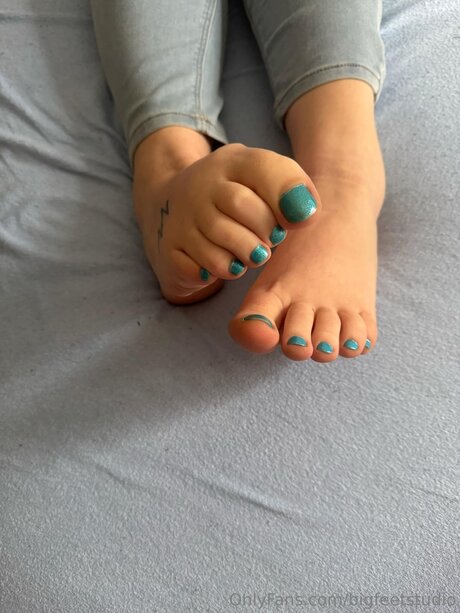 Bigfeetstudio hübsche erotische archiv