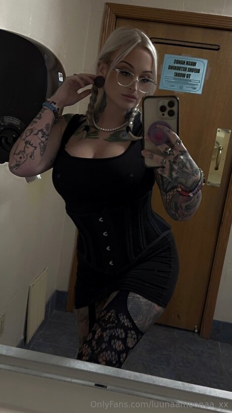 Luunaamoonaa Xx erwachsene kunst fotos