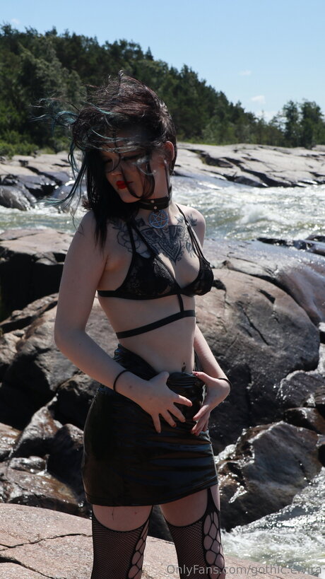 Gothic Elvira kostenlose sex bilder