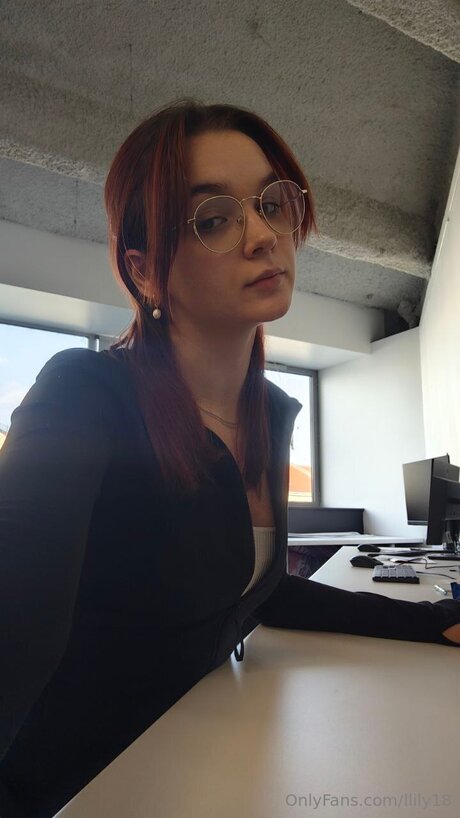 Llily18 hübsche exklusive bild