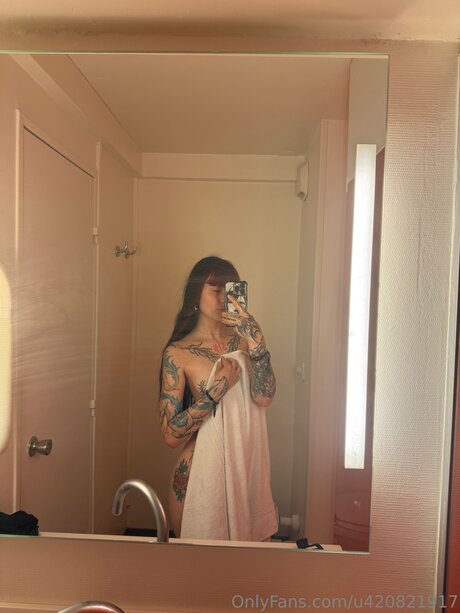 Juste Lilith sexy erotische bilder