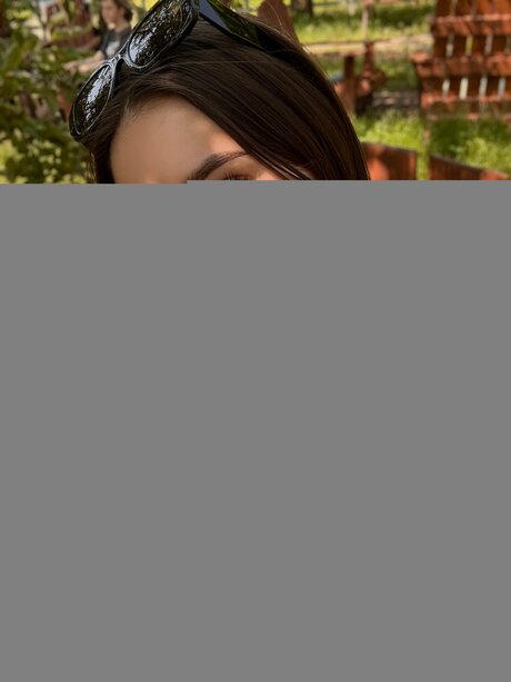 Eva Skyyy sexy top foto