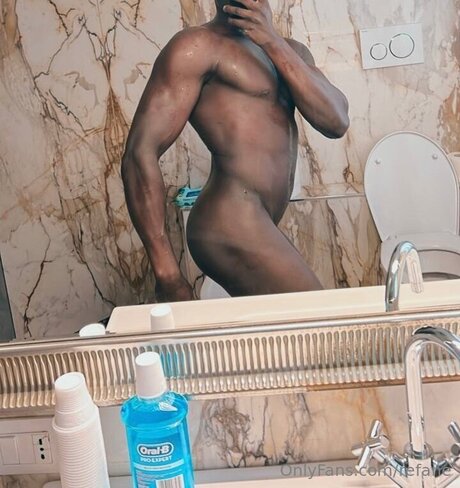 Refane schauspielerin erotische galerien