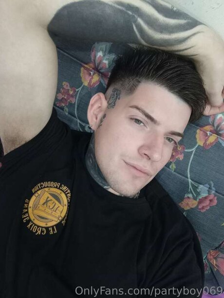 Partyboy069 nacktheit pornografische foto