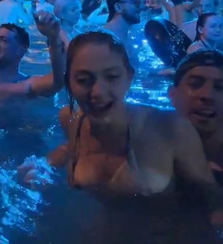 Luplupka pornostar nackt bild