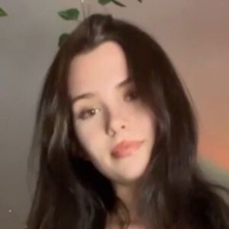 Bbyluckie model nackten bilder