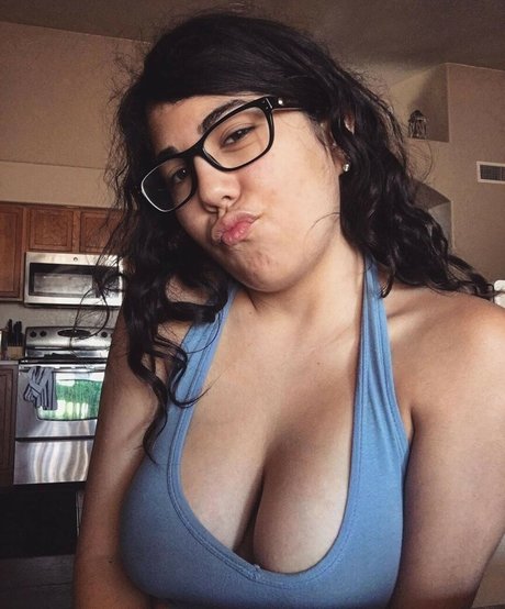 Angel Isais porno fotos