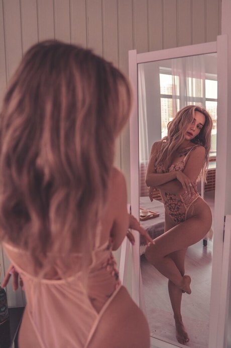 AlinaNaMeli kunst nacktheit bilder