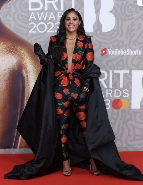 Alex Scott nackt bild