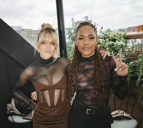 Alex Scott nackten galerie