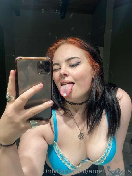 teen brille onlyfans hübsche sexy fotos