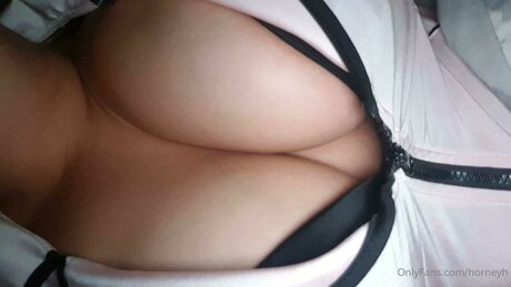 Horneyh pornostar nackten bilder