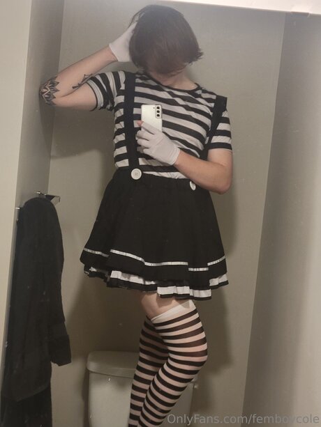 Femboycole nackt heiße foto