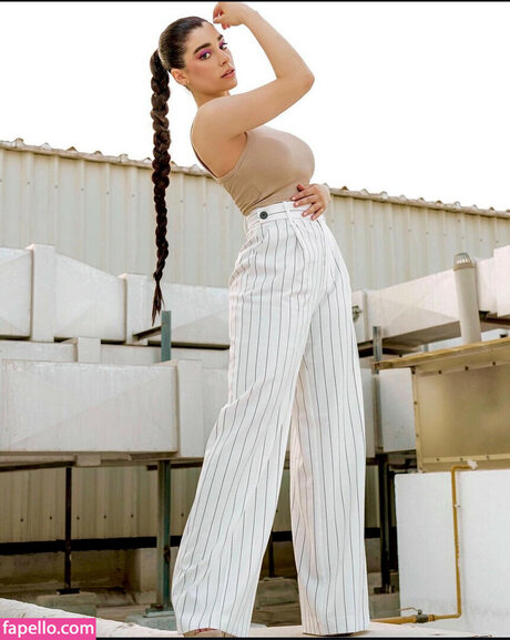 ayaattt nackt nette bild