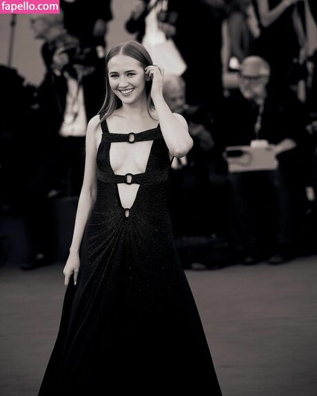 Gina Stiebitz nackt pornografische bilder