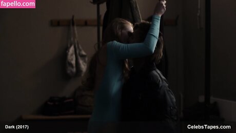 Gina Stiebitz perfekte heiße bilder