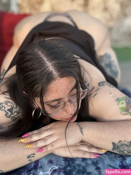 Mizztikaa model pornographische fotos