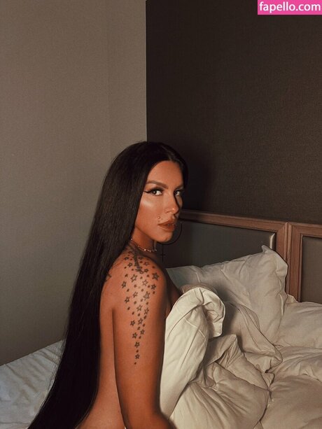 Seka Aleksic nackt kunst bild